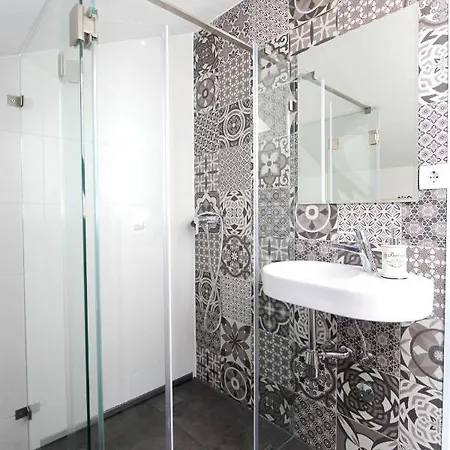 Apartment Beachfront Apartment. 2xac & Bikes