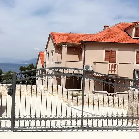 Beachfront Apartment. 2xac & Bikes Apartment Postira