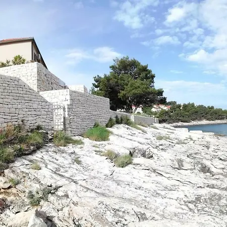 Beachfront Apartment. 2xac & Bikes * Postira