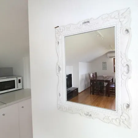 Διαμέρισμα Beachfront Apartment. 2xac & Bikes Postira