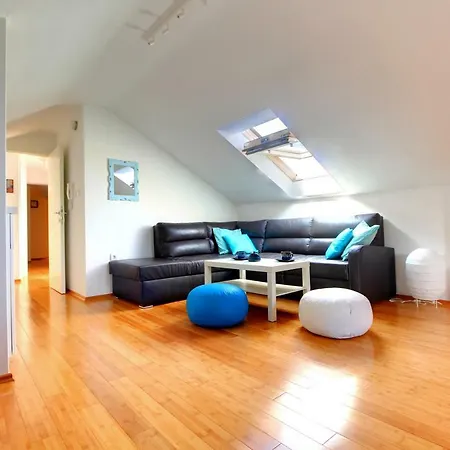 Beachfront Apartment. 2xac & Bikes * Postira