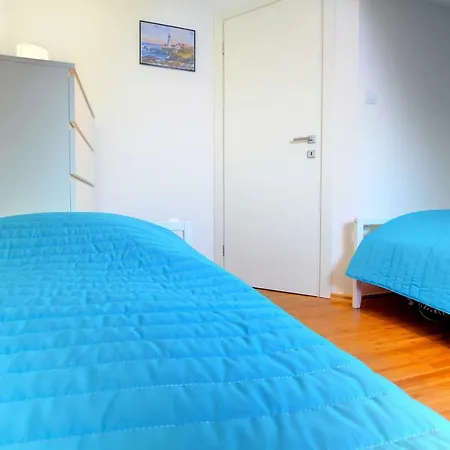 Daire Beachfront Apartment. 2xac & Bikes