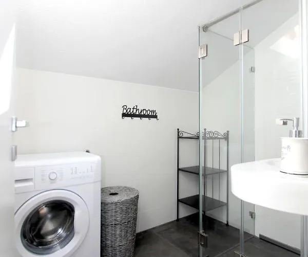 Beachfront Apartment. 2xac & Bikes 公寓 波斯蒂勒