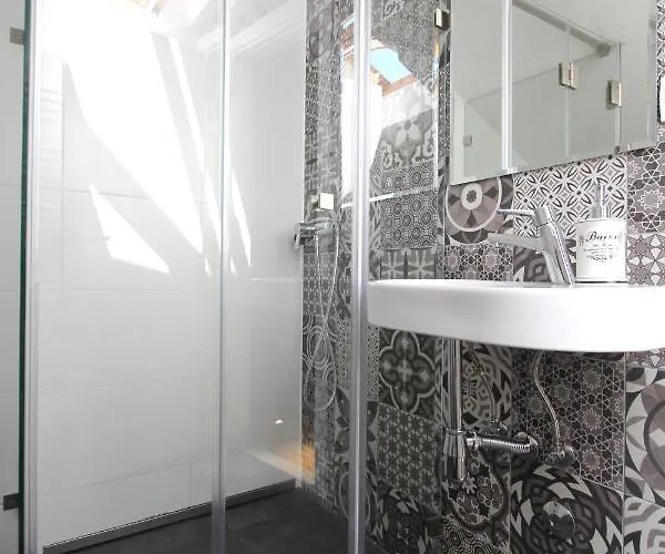 Beachfront Apartment. 2xac & Bikes 公寓 *