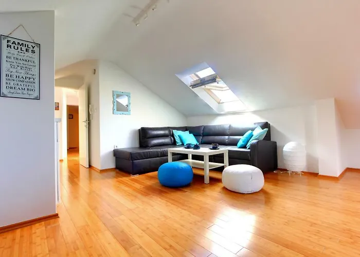 Beachfront Apartment. 2xac & Bikes * 波斯蒂勒