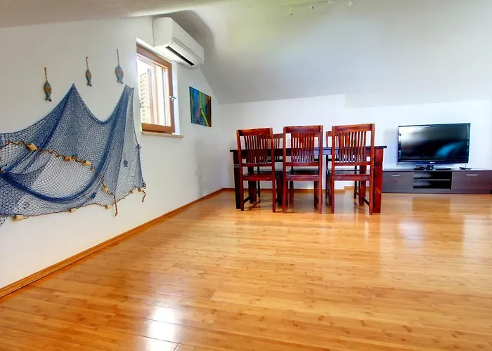 Beachfront Apartment. 2xac & Bikes 波斯蒂勒